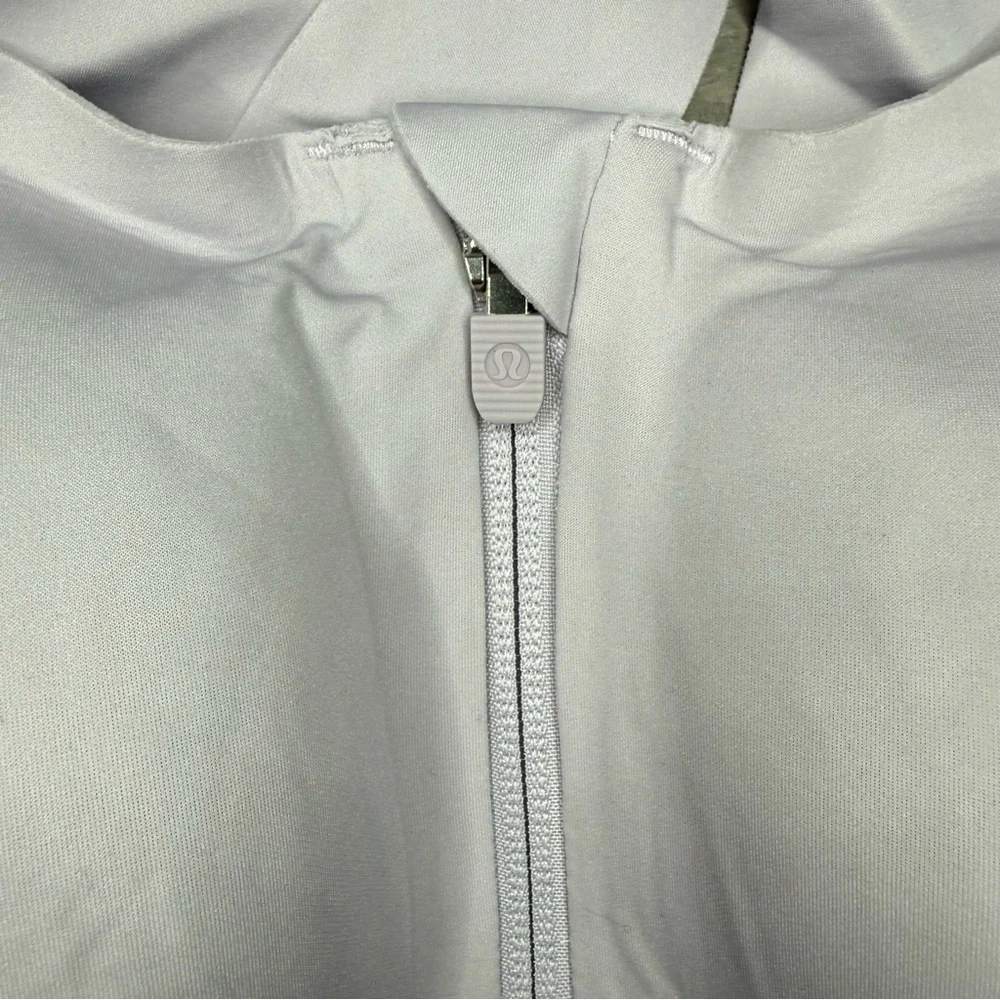 Lululemon 32DD enlisted sports bra in a‎ light purple -like new!
